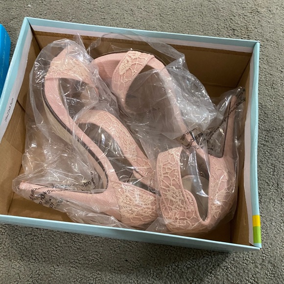 Petria Heels 7.5 - Picture 2 of 11